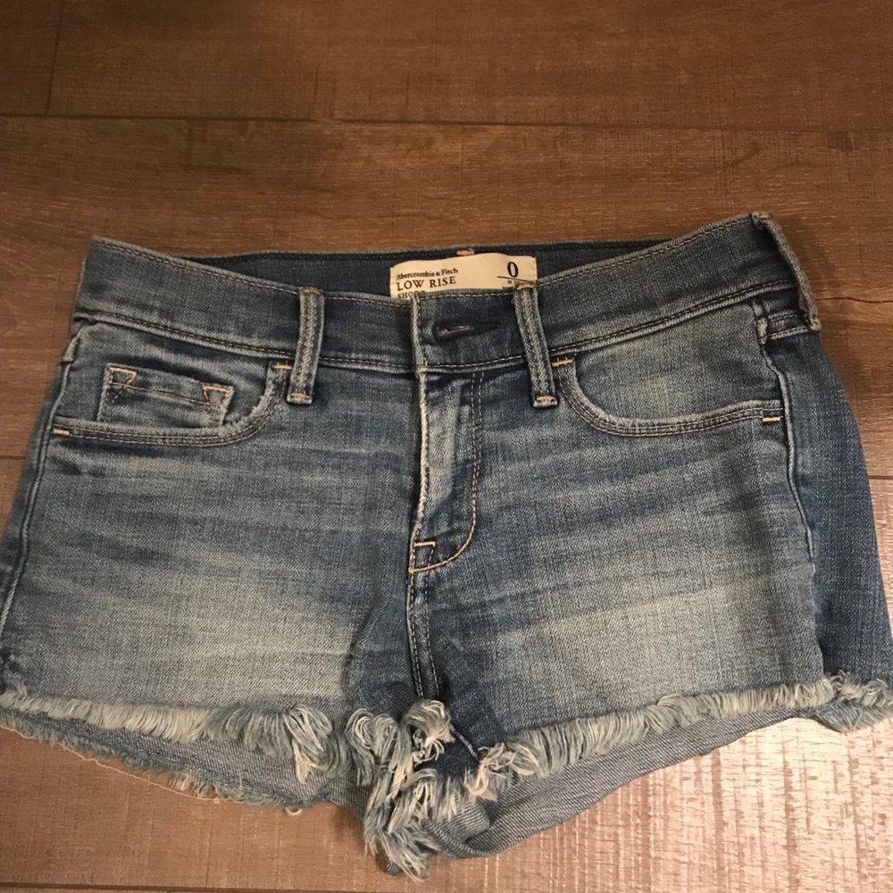 Abercrombie & Fitch Low Rise Shorts size 0 25